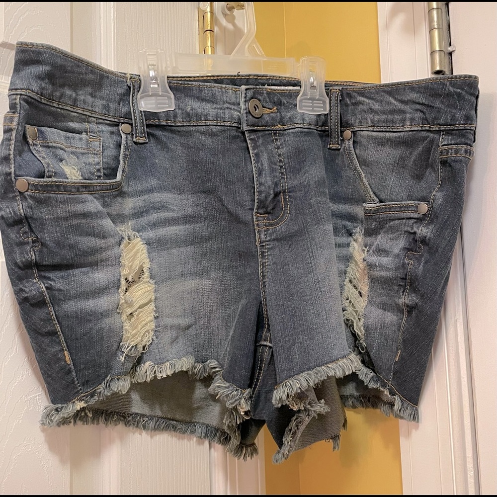 Distressed Lace Accent Denim Shorts Sz 16
